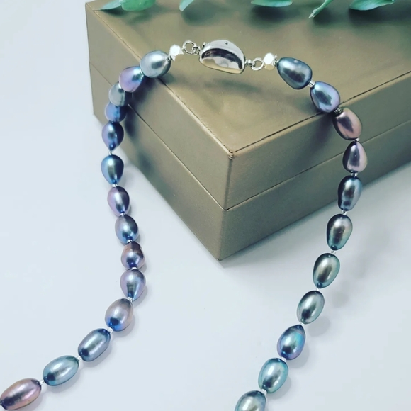 Black Pearl necklace - Picture 3 of 4